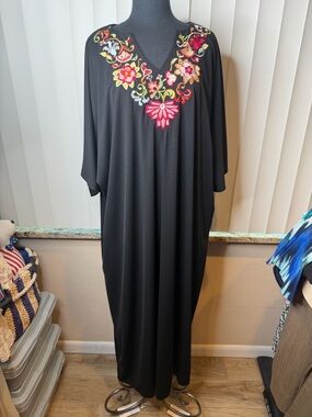 Joan Rivers Black Flowers Embroidered V-Neck Maxi Dress Mumu Size Woman 2X